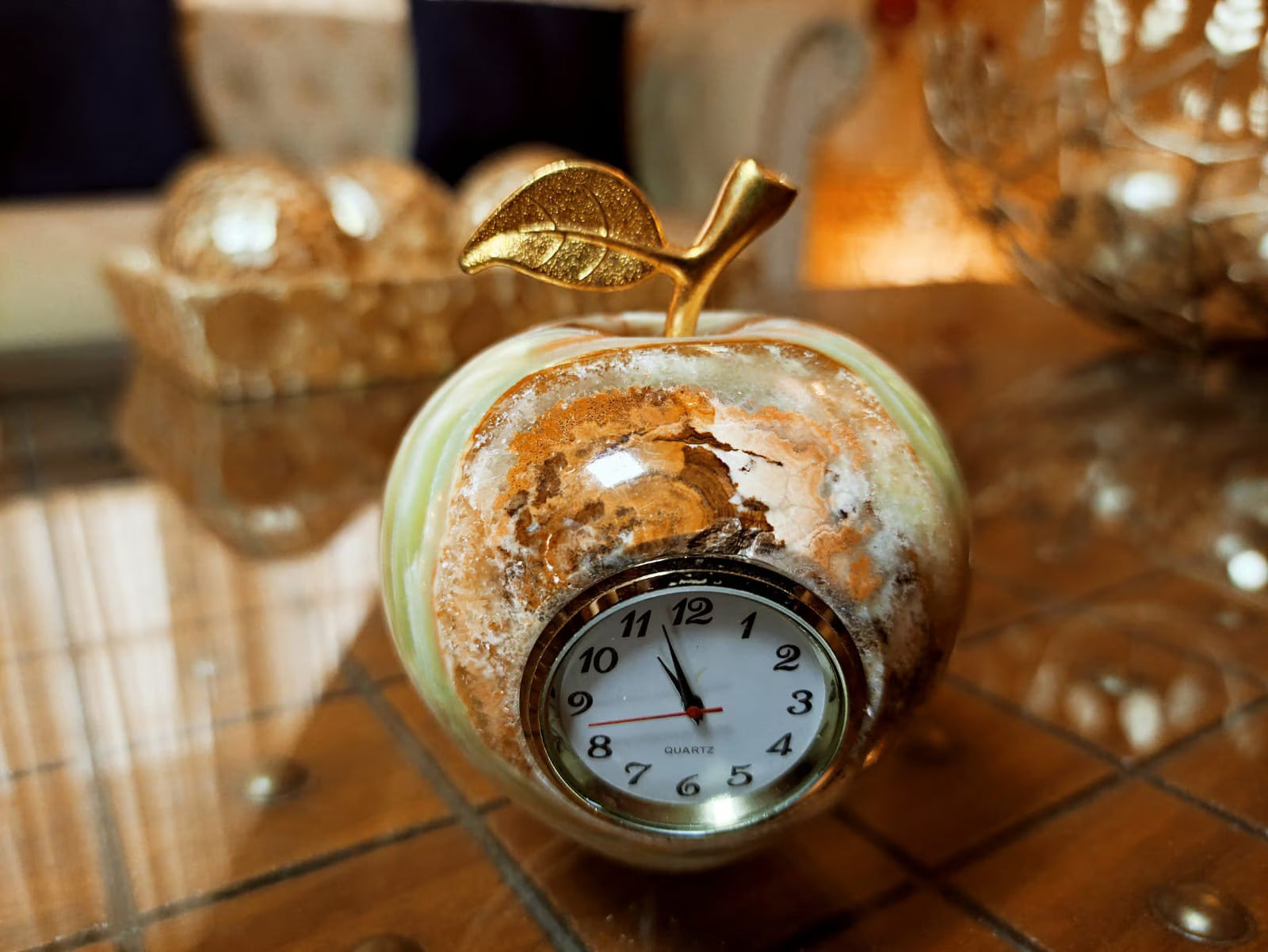 Apple-Shaped Marble Paperweight with Clock – Handmade Onyx Desk Decor for Office, Study & Gifts | PinnacleVista Natural Stone Collection