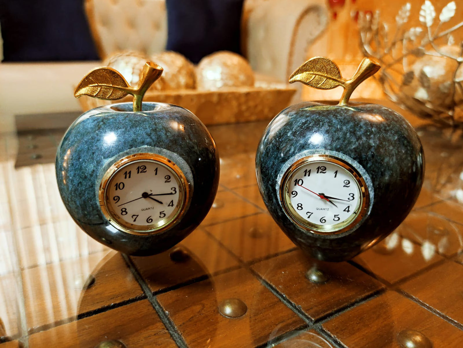 Apple-Shaped Marble Paperweight with Clock – Handmade Onyx Desk Decor for Office, Study & Gifts | PinnacleVista Natural Stone Collection