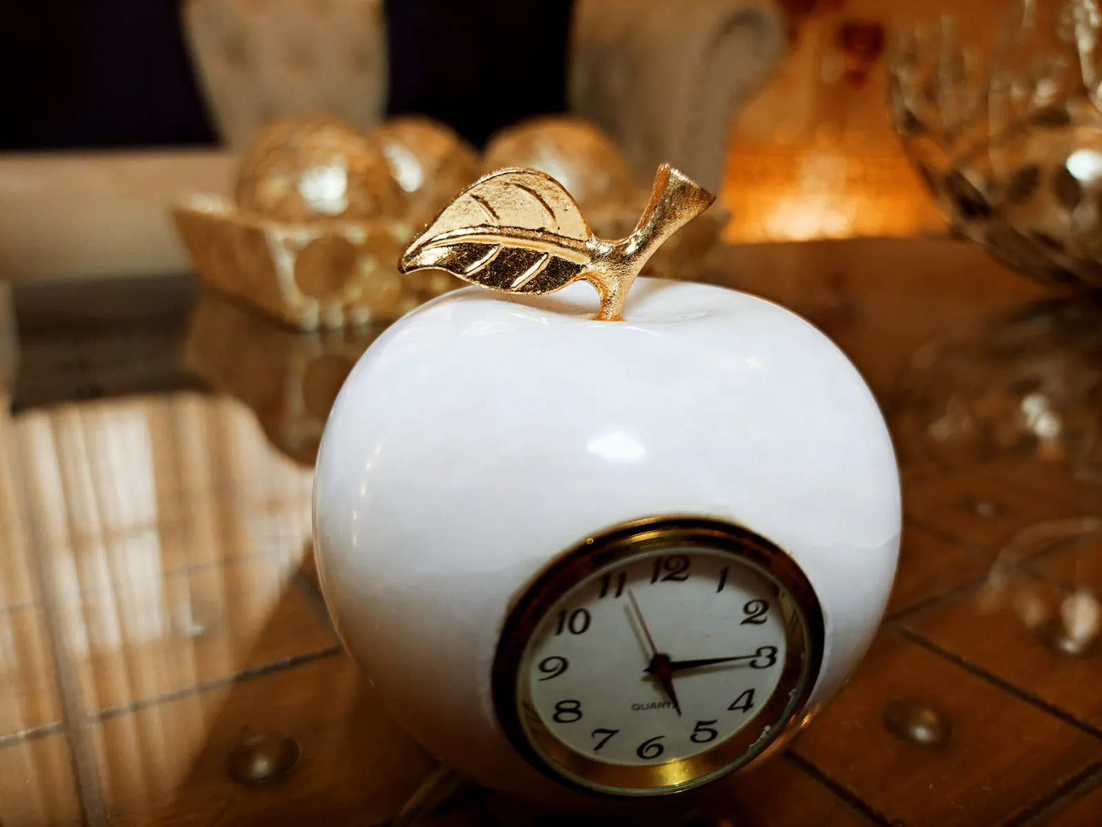 Apple-Shaped Marble Paperweight with Clock – Handmade Onyx Desk Decor for Office, Study & Gifts | PinnacleVista Natural Stone Collection